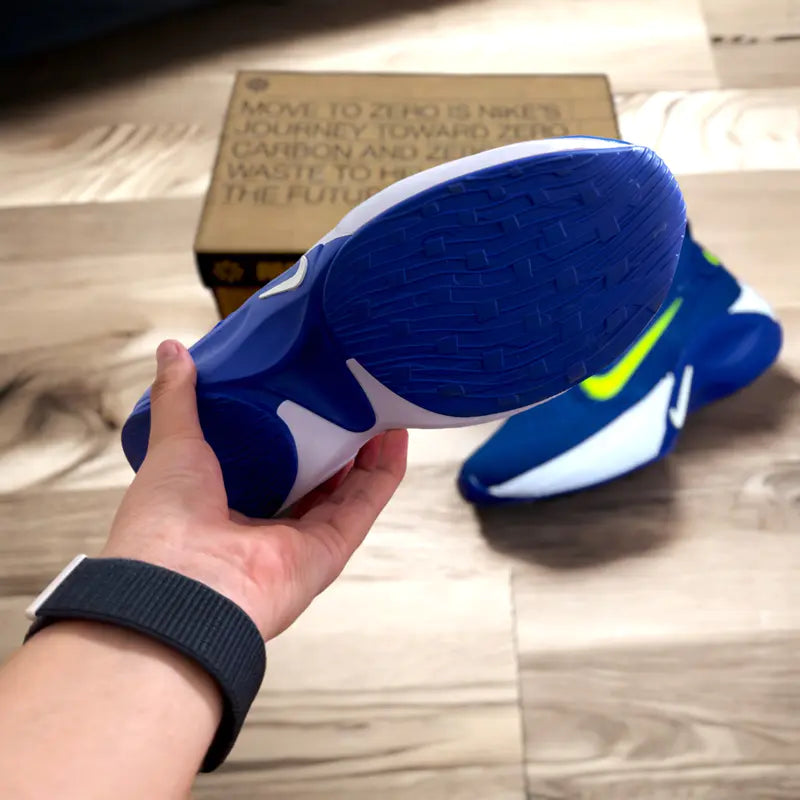 NIKE AIR ZOOM 2024