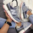 Tenis New Balance Gris con Azul Mujer